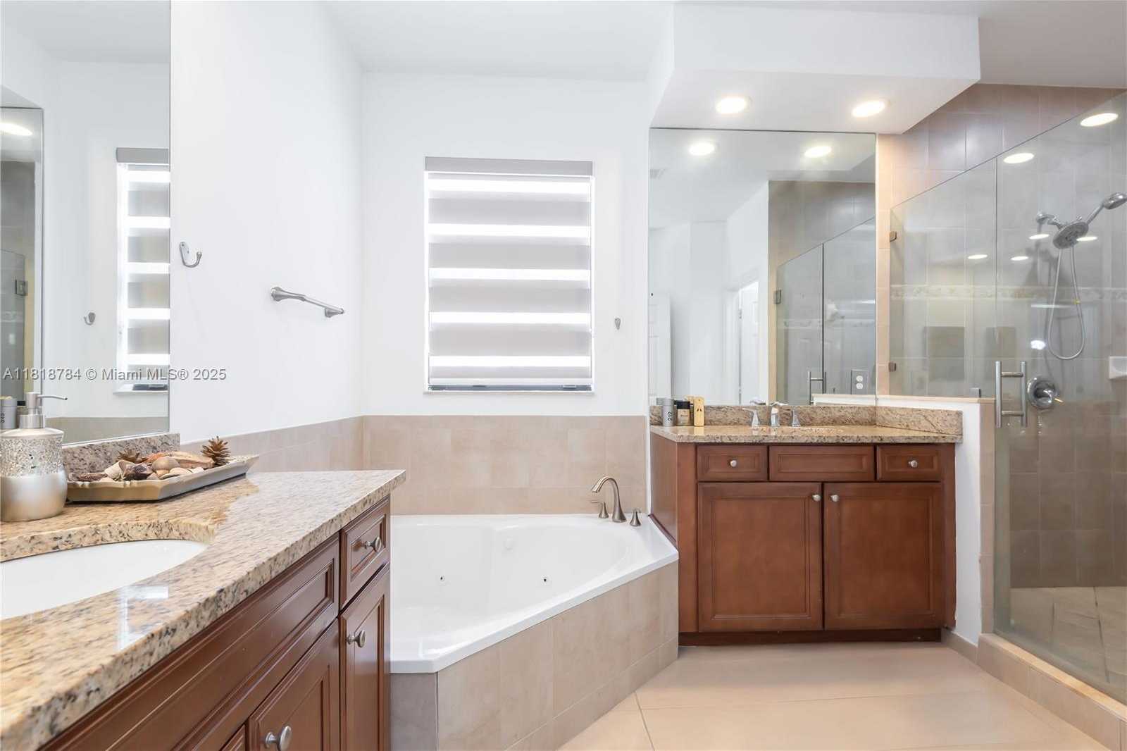 Small Image of 8885 NORTH WEST 100TH PL, Doral Number 25