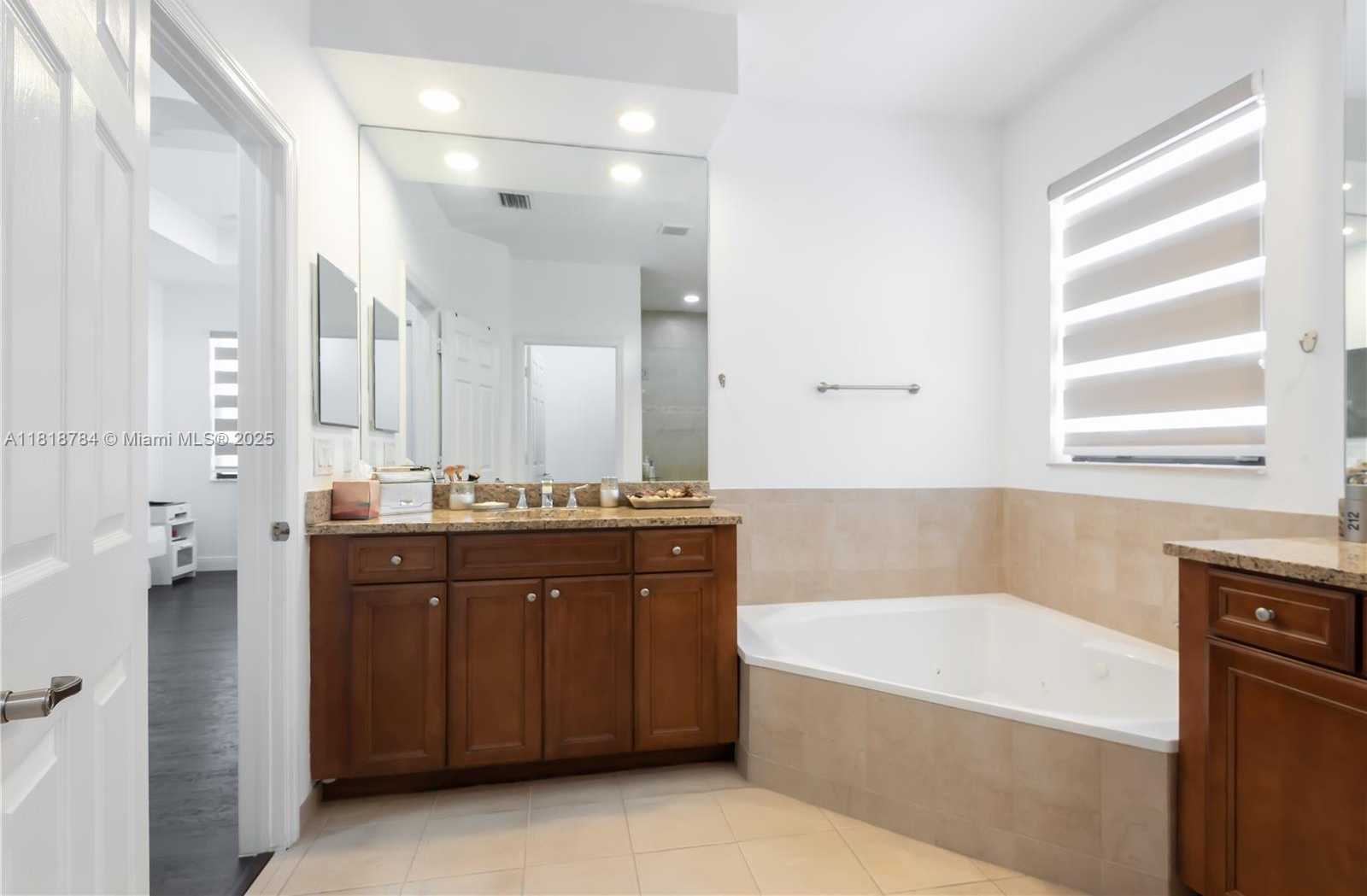 Small Image of 8885 NORTH WEST 100TH PL, Doral Number 26