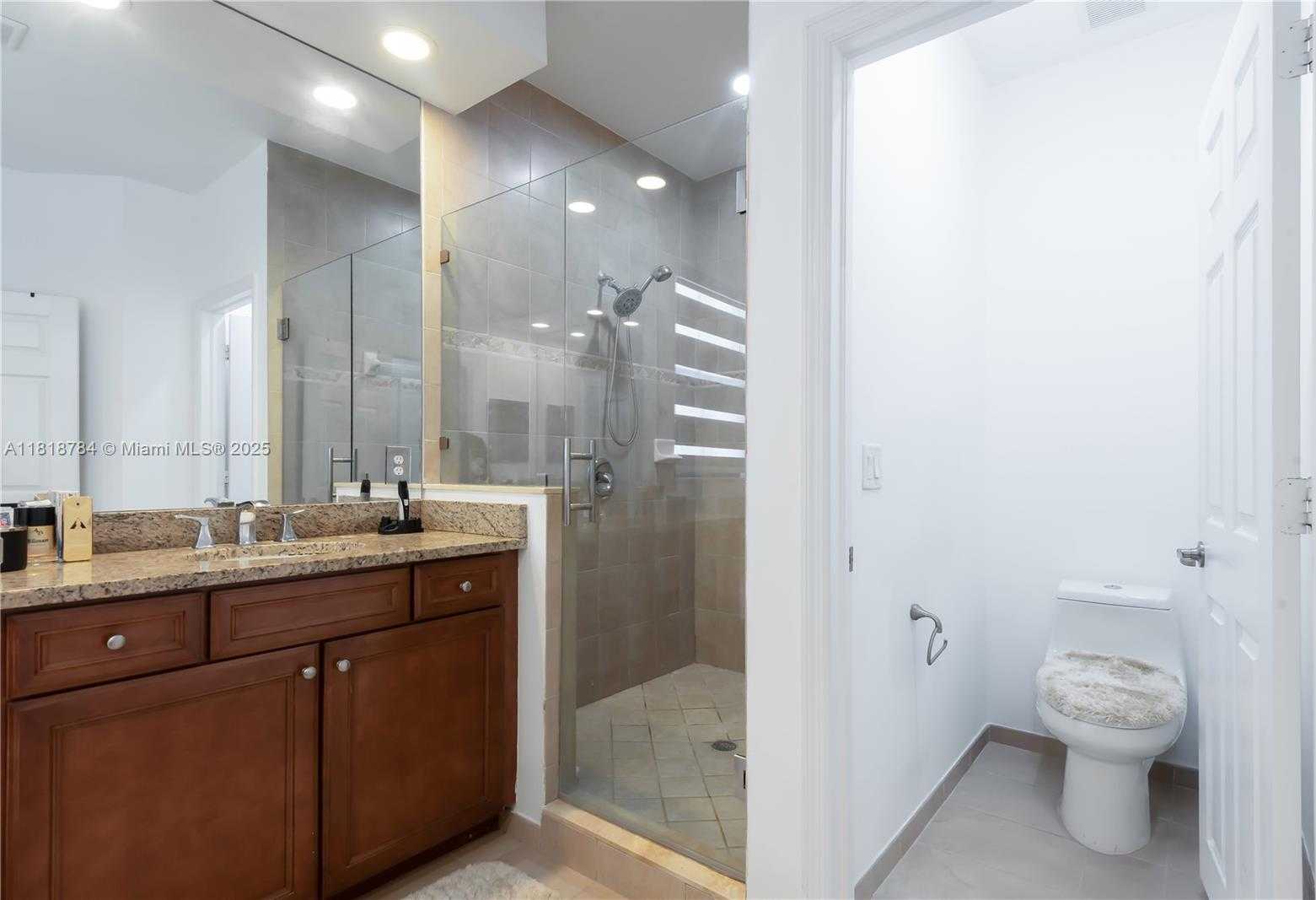 Small Image of 8885 NORTH WEST 100TH PL, Doral Number 27