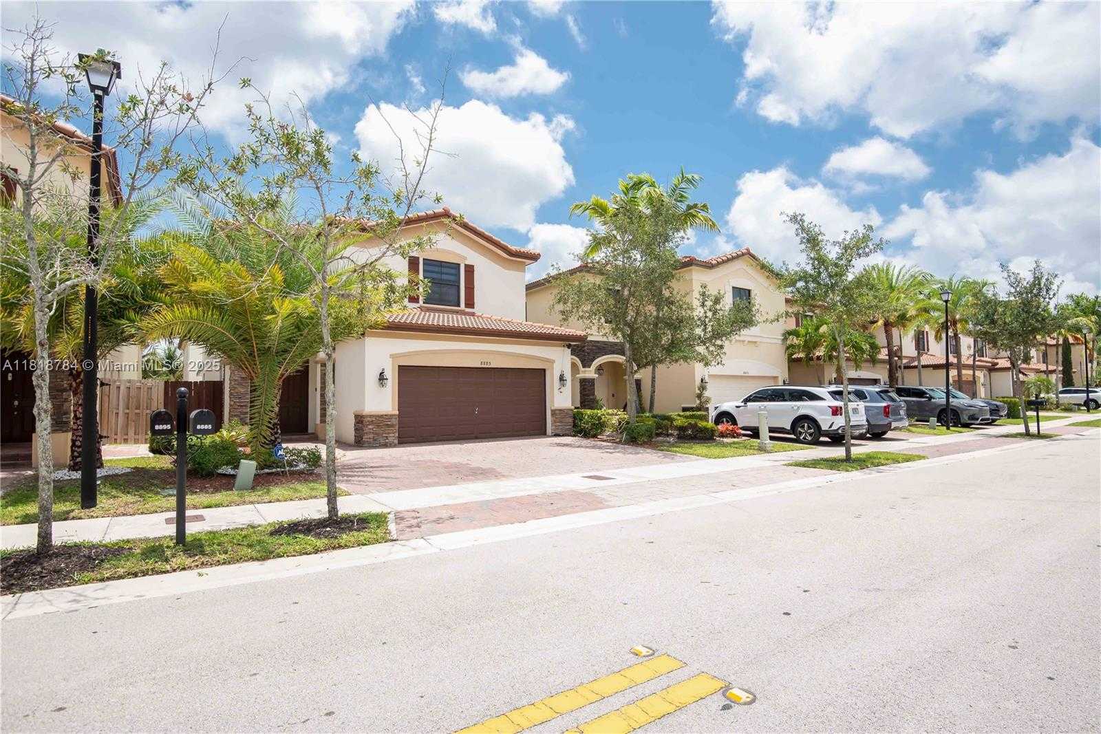 Small Image of 8885 NORTH WEST 100TH PL, Doral Number 3