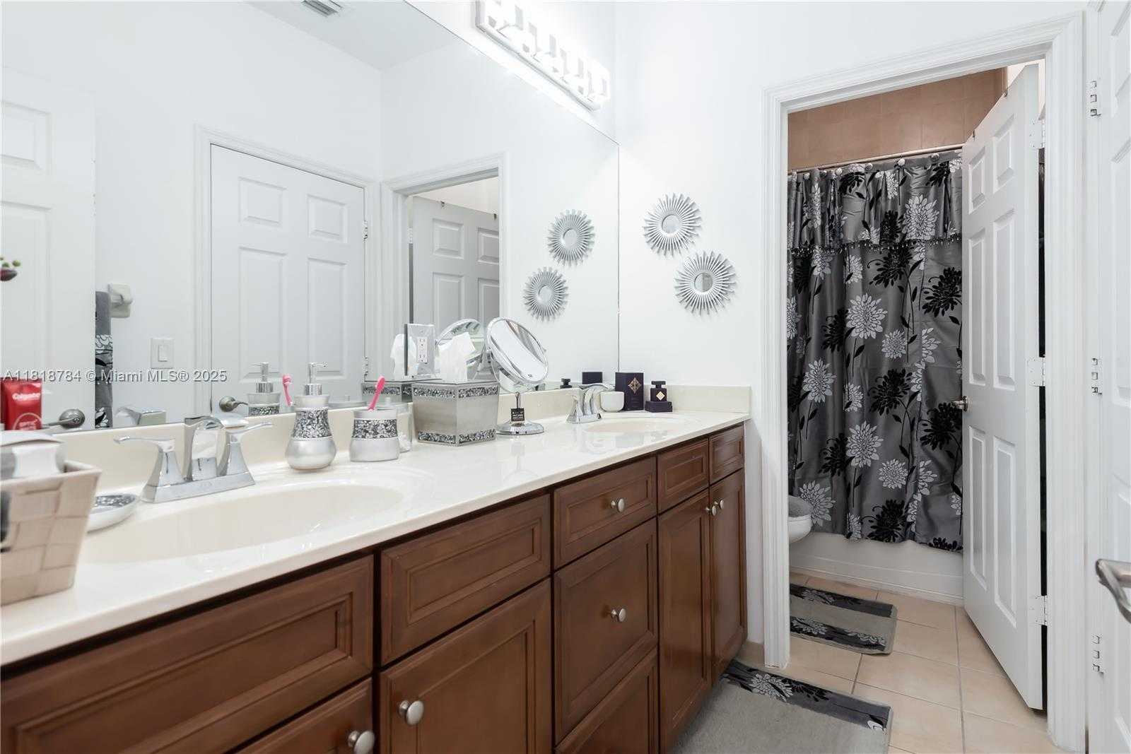 Small Image of 8885 NORTH WEST 100TH PL, Doral Number 36