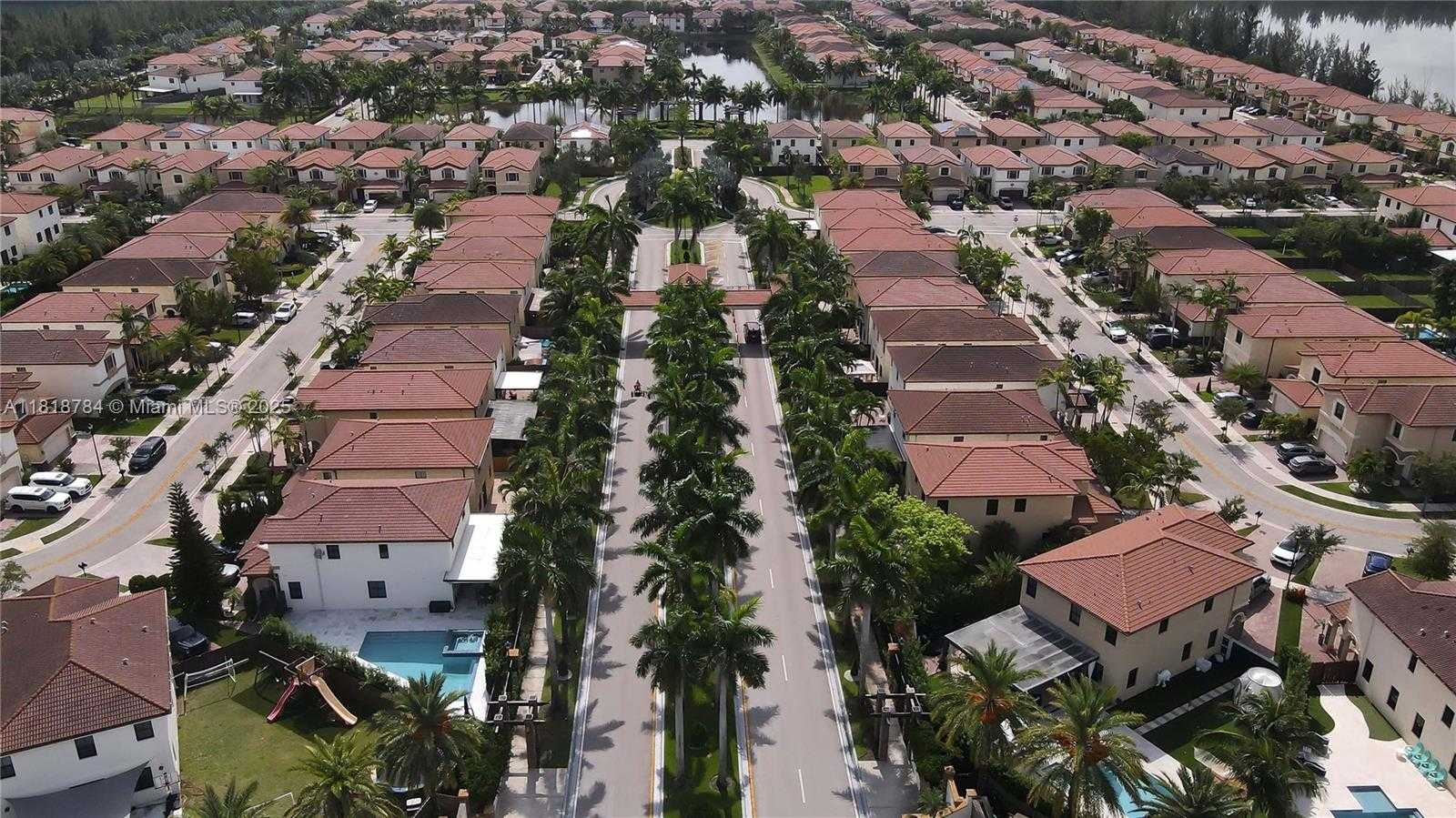 Small Image of 8885 NORTH WEST 100TH PL, Doral Number 47