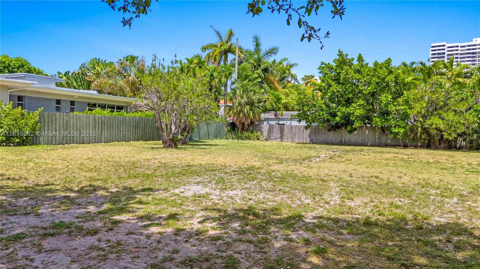 Small Image of 2525 FLAMINGO PL, Miami Beach Number 11