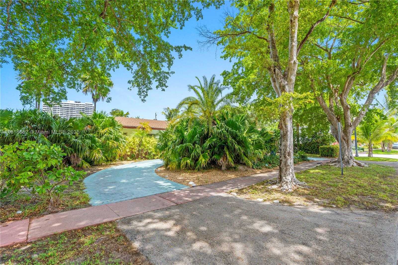 Small Image of 2525 FLAMINGO PL, Miami Beach Number 12