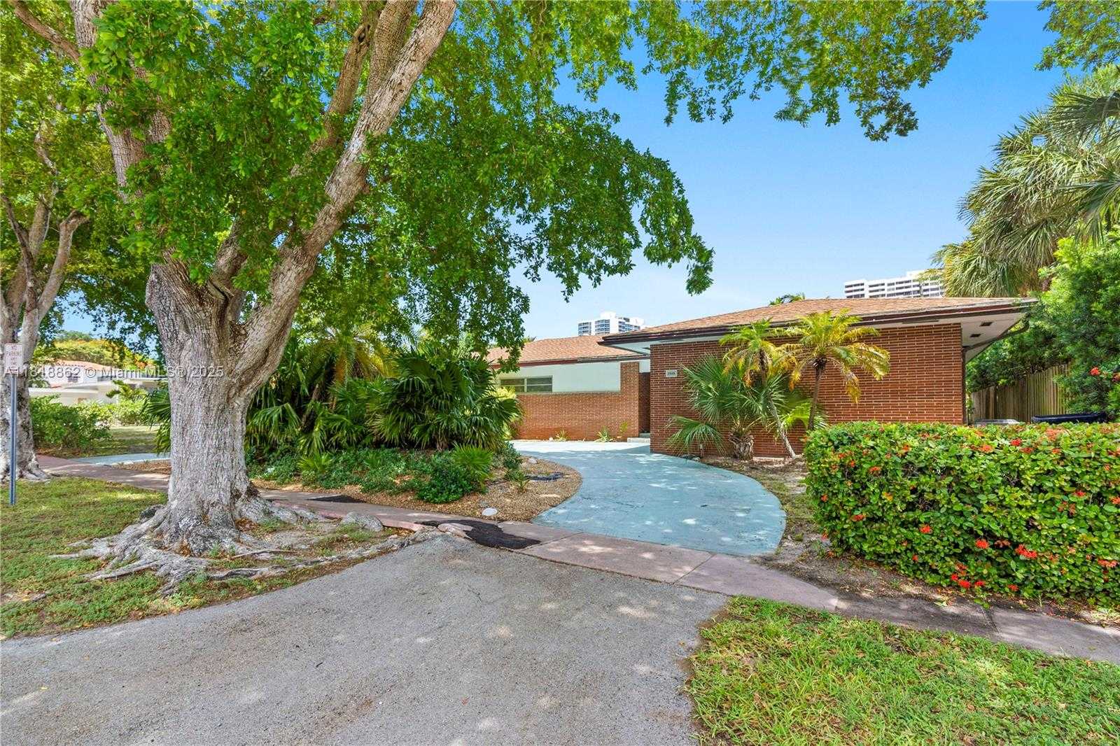 Small Image of 2525 FLAMINGO PL, Miami Beach Number 13