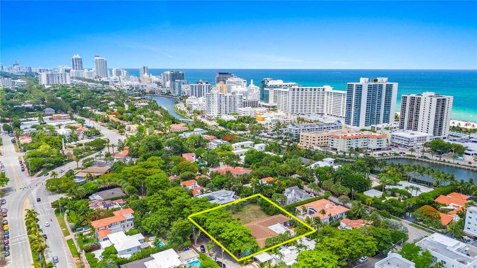 Small Image of 2525 FLAMINGO PL, Miami Beach Number 3