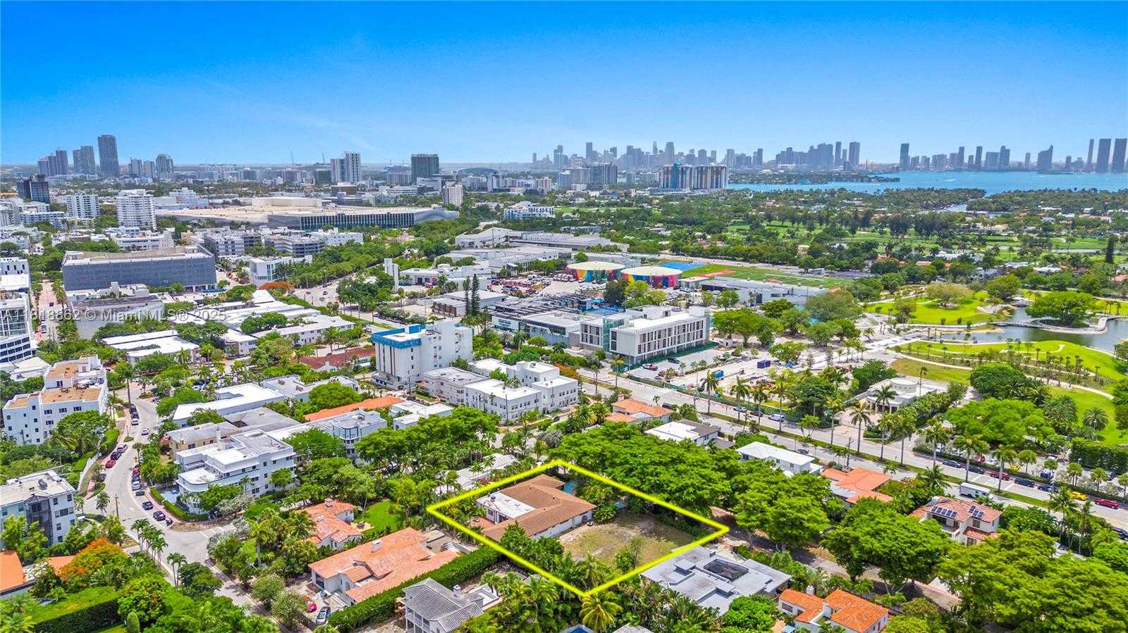 Small Image of 2525 FLAMINGO PL, Miami Beach Number 5