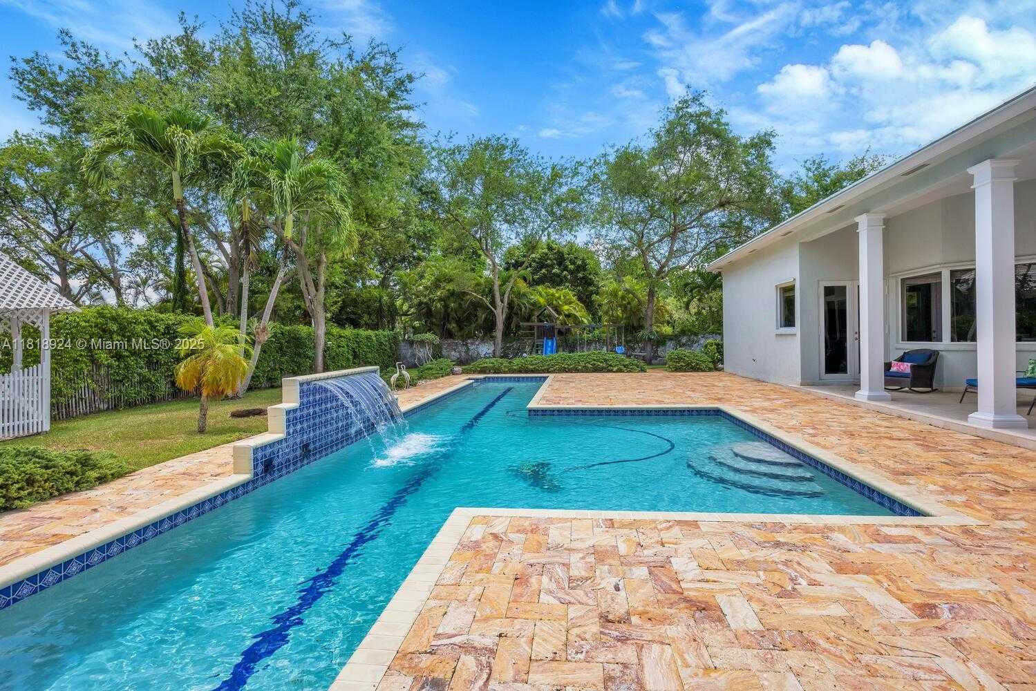 Small Image of 6129 SOUTH WEST 74TH CT, Miami Number 2