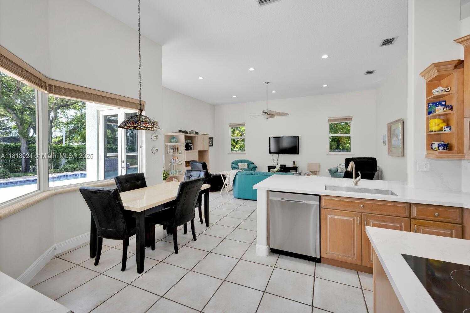 Small Image of 6129 SOUTH WEST 74TH CT, Miami Number 21