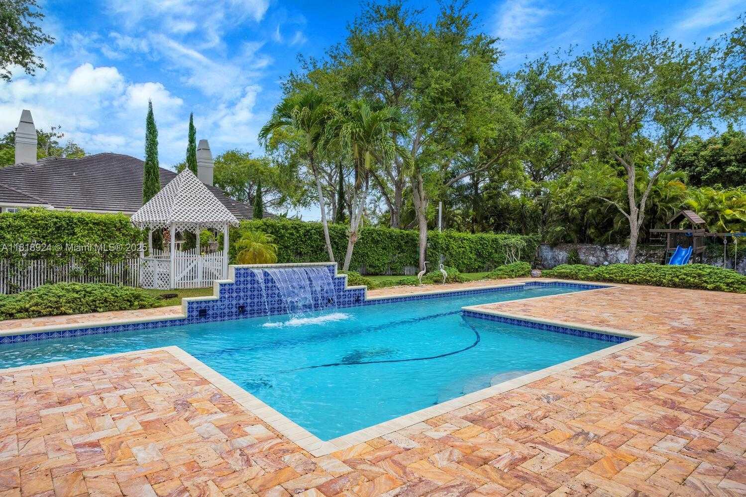 Small Image of 6129 SOUTH WEST 74TH CT, Miami Number 4