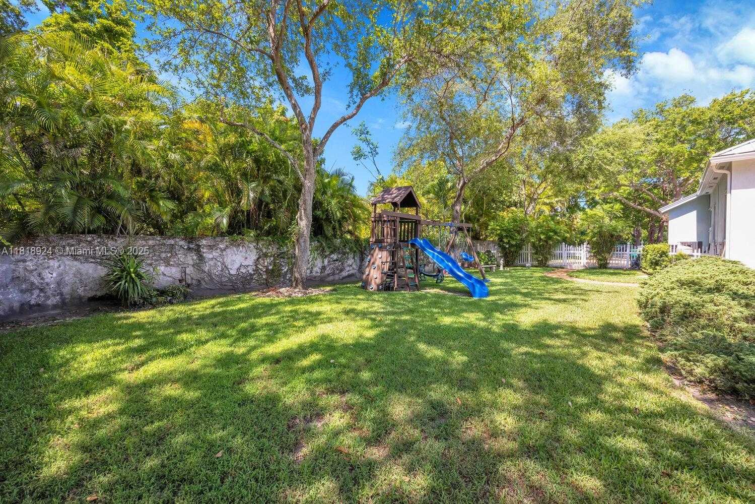 Small Image of 6129 SOUTH WEST 74TH CT, Miami Number 40
