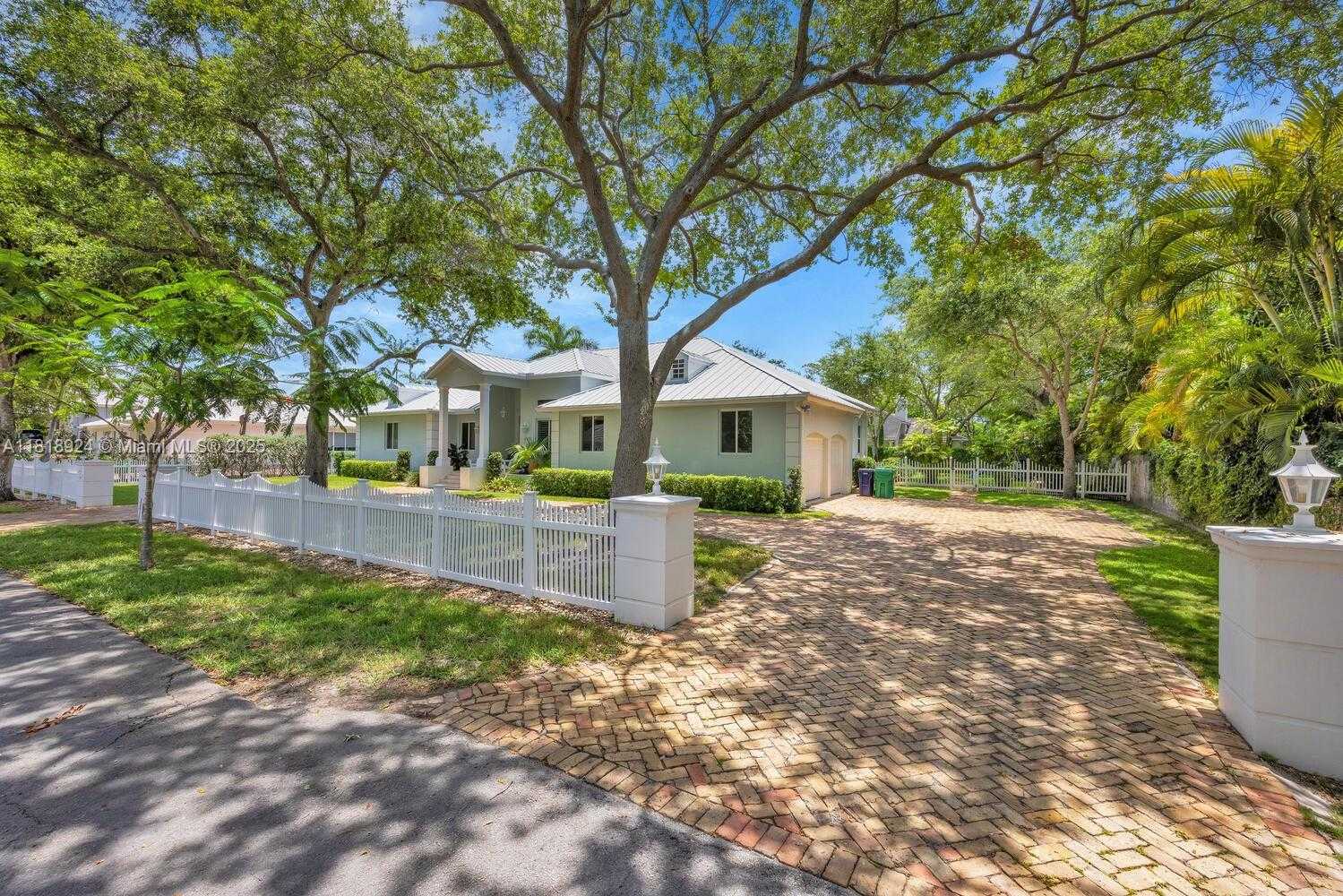 Small Image of 6129 SOUTH WEST 74TH CT, Miami Number 44