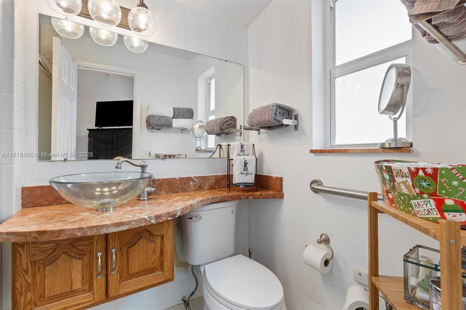 Small Image of 2531 SUGARLOAF LN, Fort Lauderdale Number 12
