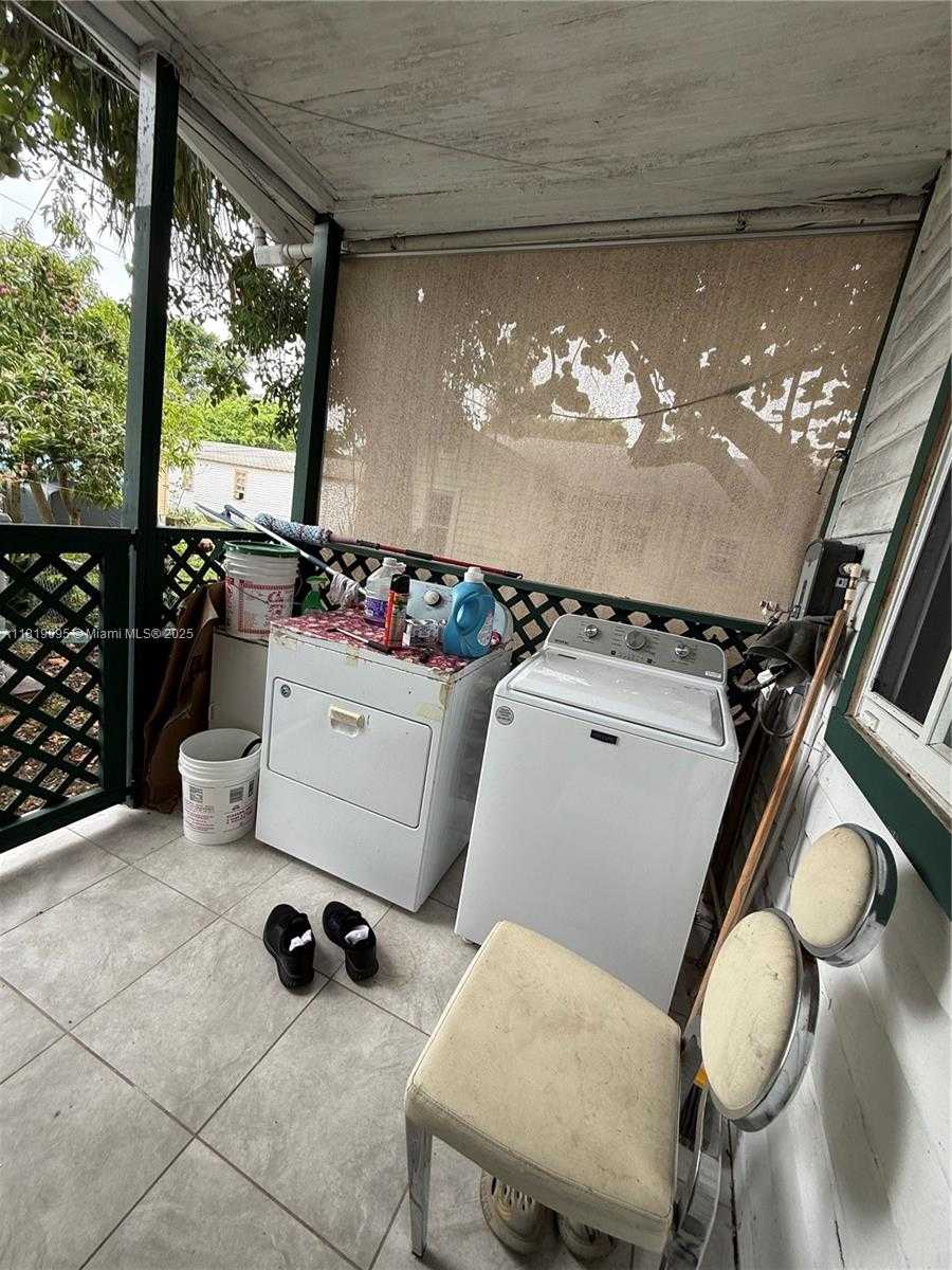 Small Image of 108 OAK AVE, Coral Gables Number 4