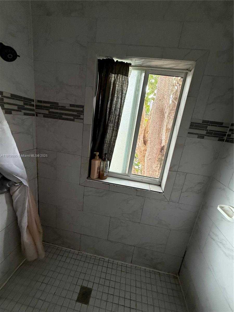 Small Image of 108 OAK AVE, Coral Gables Number 6