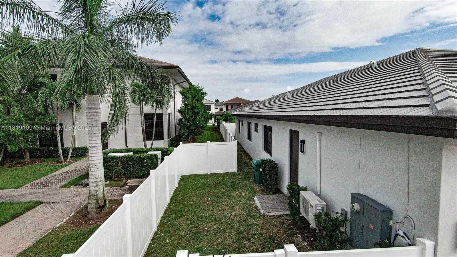 Small Image of 8137 NORTH WEST 46TH TER, Doral Number 20