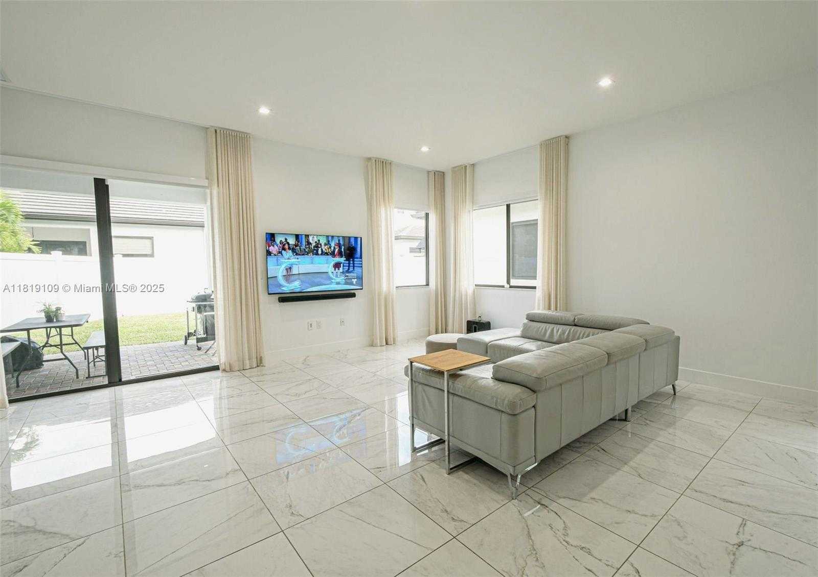 Small Image of 8137 NORTH WEST 46TH TER, Doral Number 5