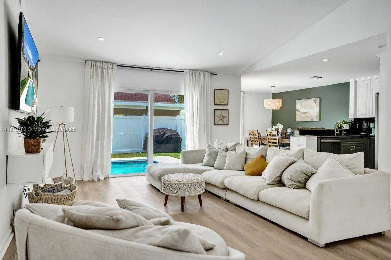 Small Image of 18998 CLOUD LAKE CIR, Boca Raton Number 11