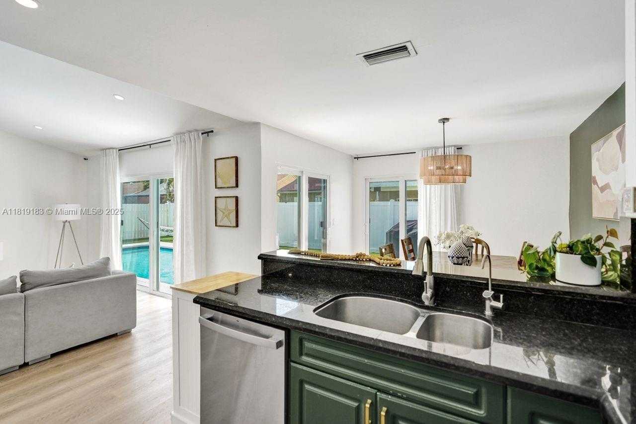 Small Image of 18998 CLOUD LAKE CIR, Boca Raton Number 23