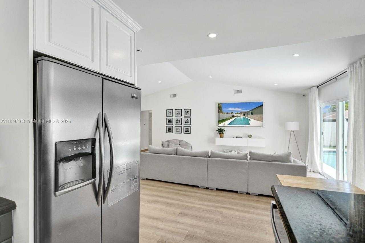 Small Image of 18998 CLOUD LAKE CIR, Boca Raton Number 24