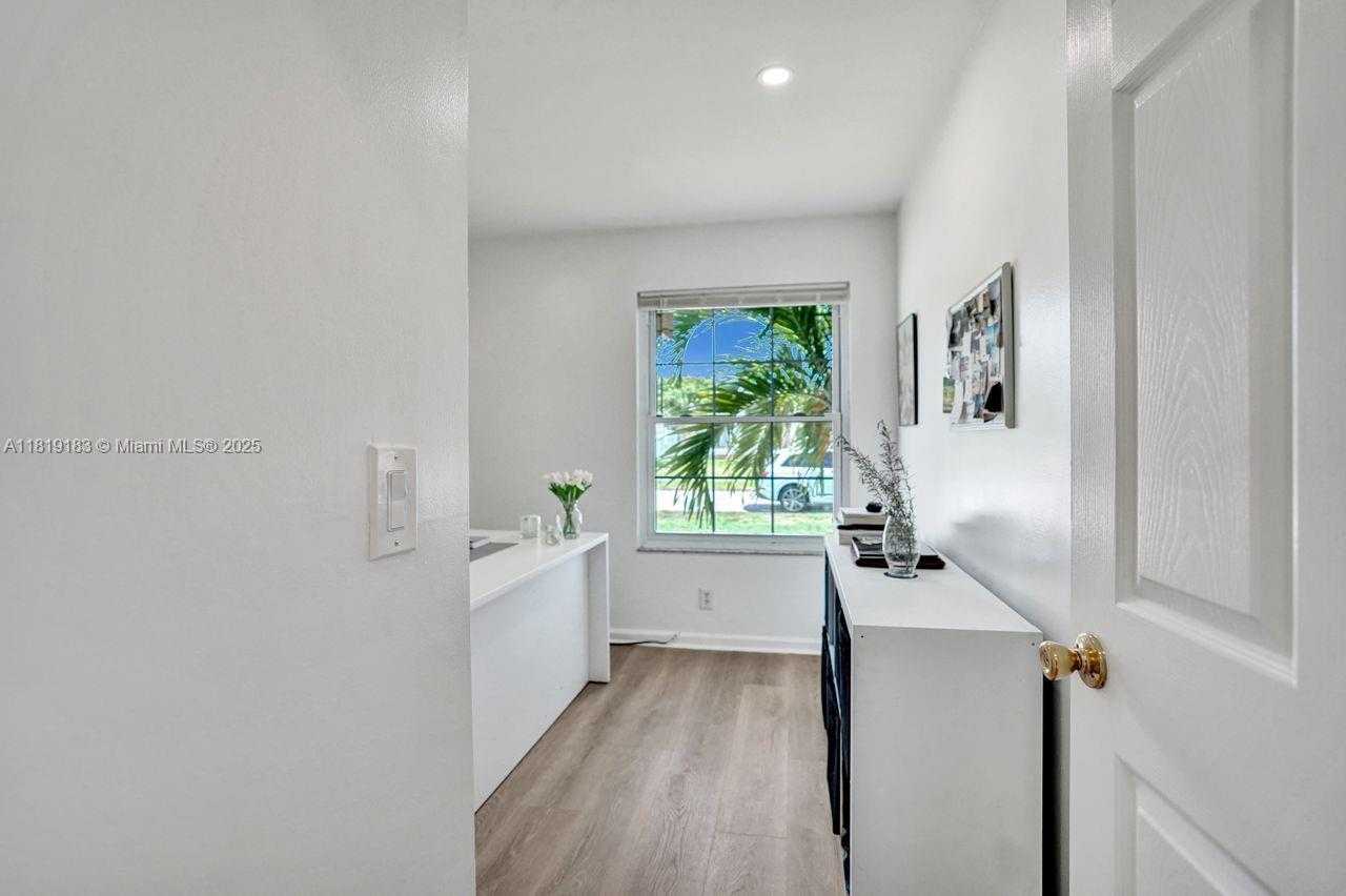 Small Image of 18998 CLOUD LAKE CIR, Boca Raton Number 32