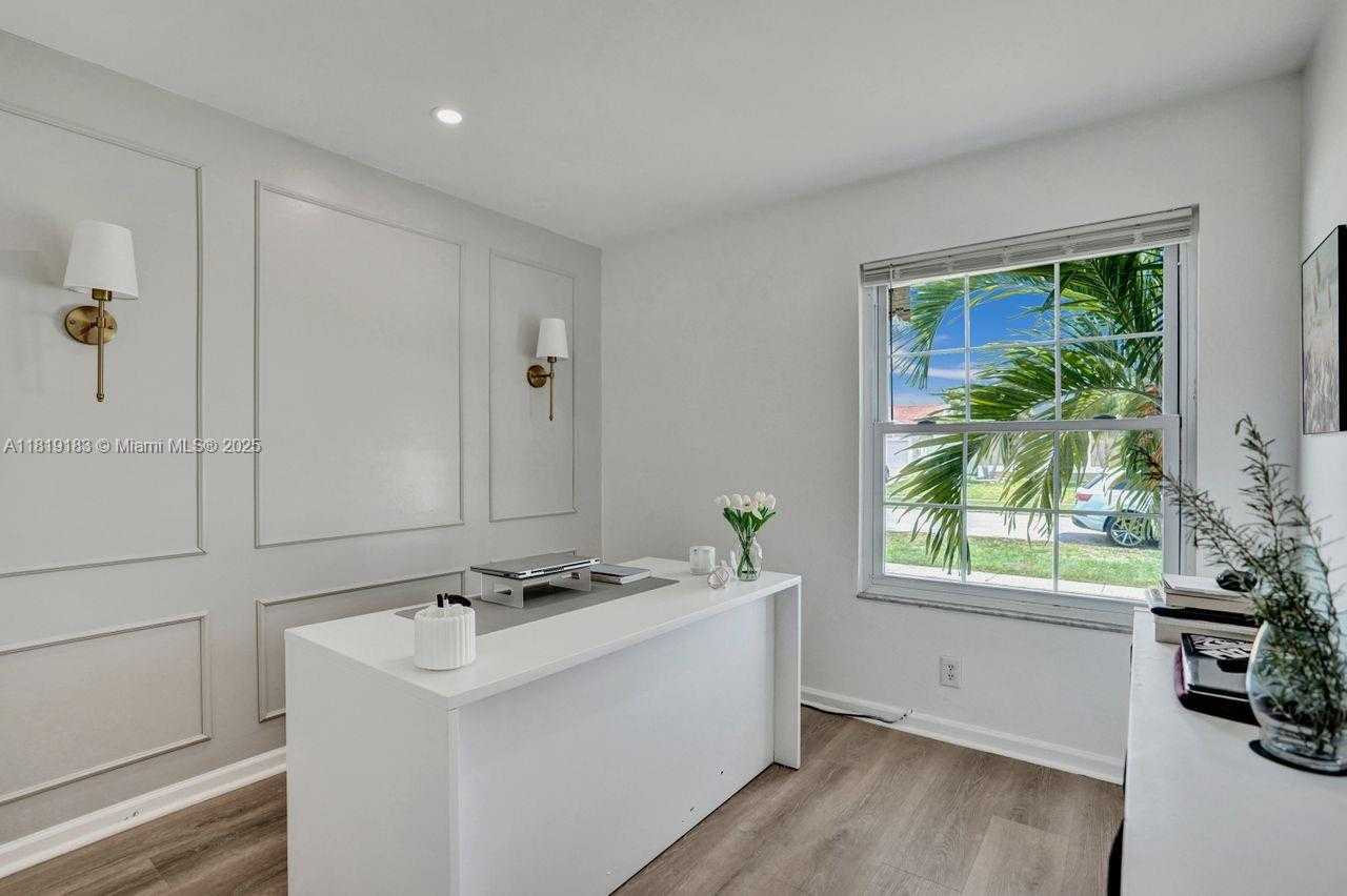 Small Image of 18998 CLOUD LAKE CIR, Boca Raton Number 33