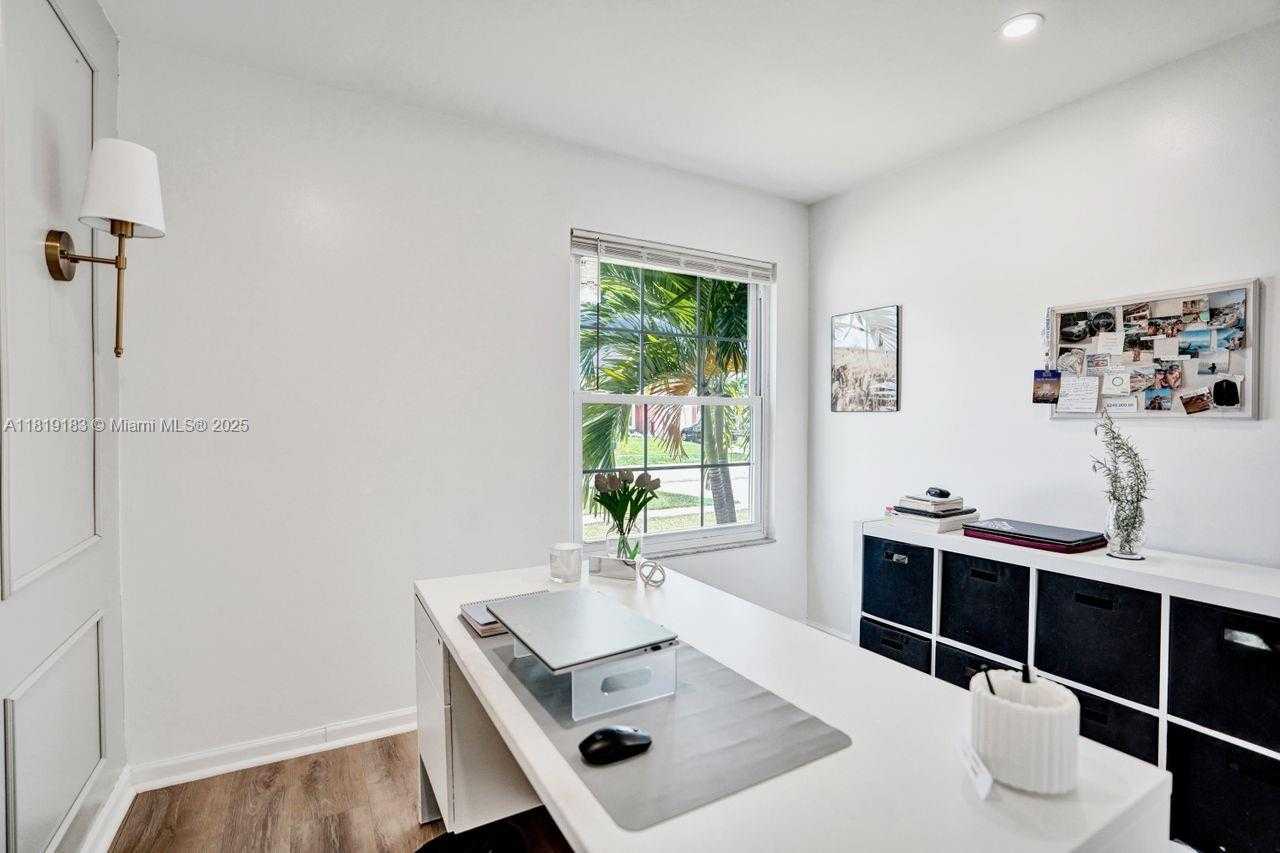 Small Image of 18998 CLOUD LAKE CIR, Boca Raton Number 37