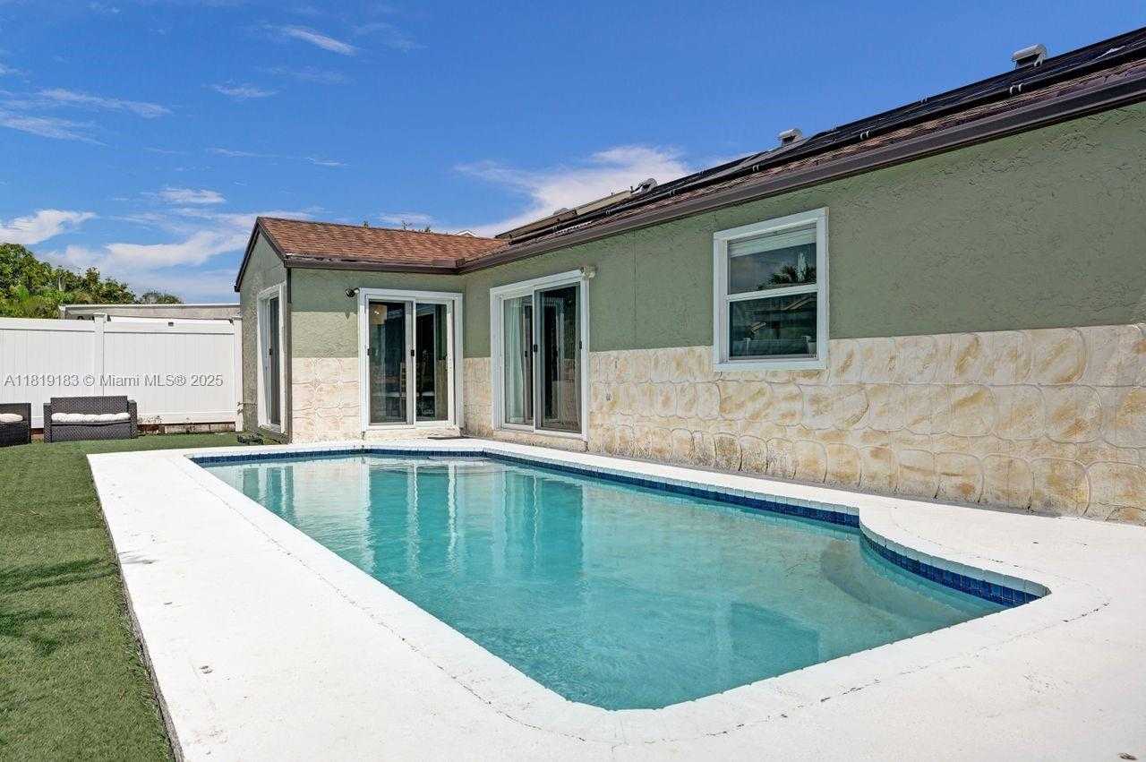 Small Image of 18998 CLOUD LAKE CIR, Boca Raton Number 70