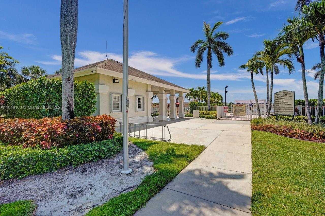 Small Image of 18998 CLOUD LAKE CIR, Boca Raton Number 75