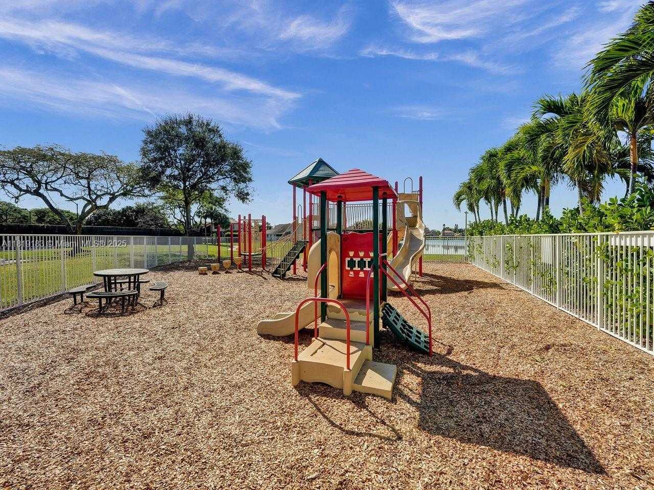 Small Image of 18998 CLOUD LAKE CIR, Boca Raton Number 85