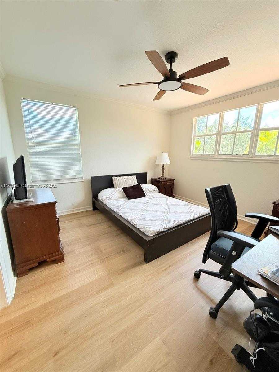 Small Image of 19421 STONEBROOK ST, Weston Number 32