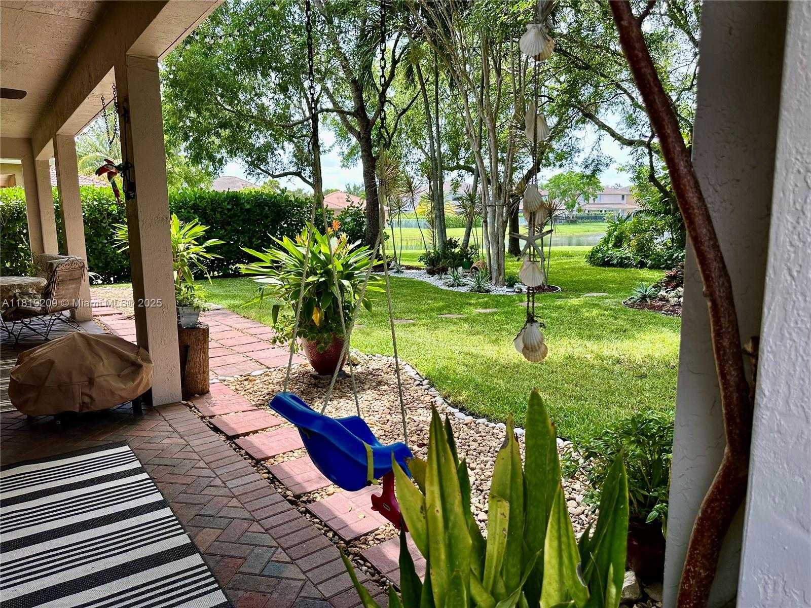 Small Image of 19421 STONEBROOK ST, Weston Number 54