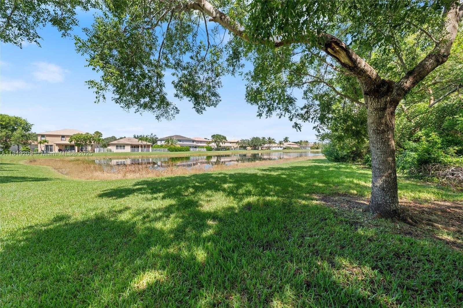Small Image of 19421 STONEBROOK ST, Weston Number 58