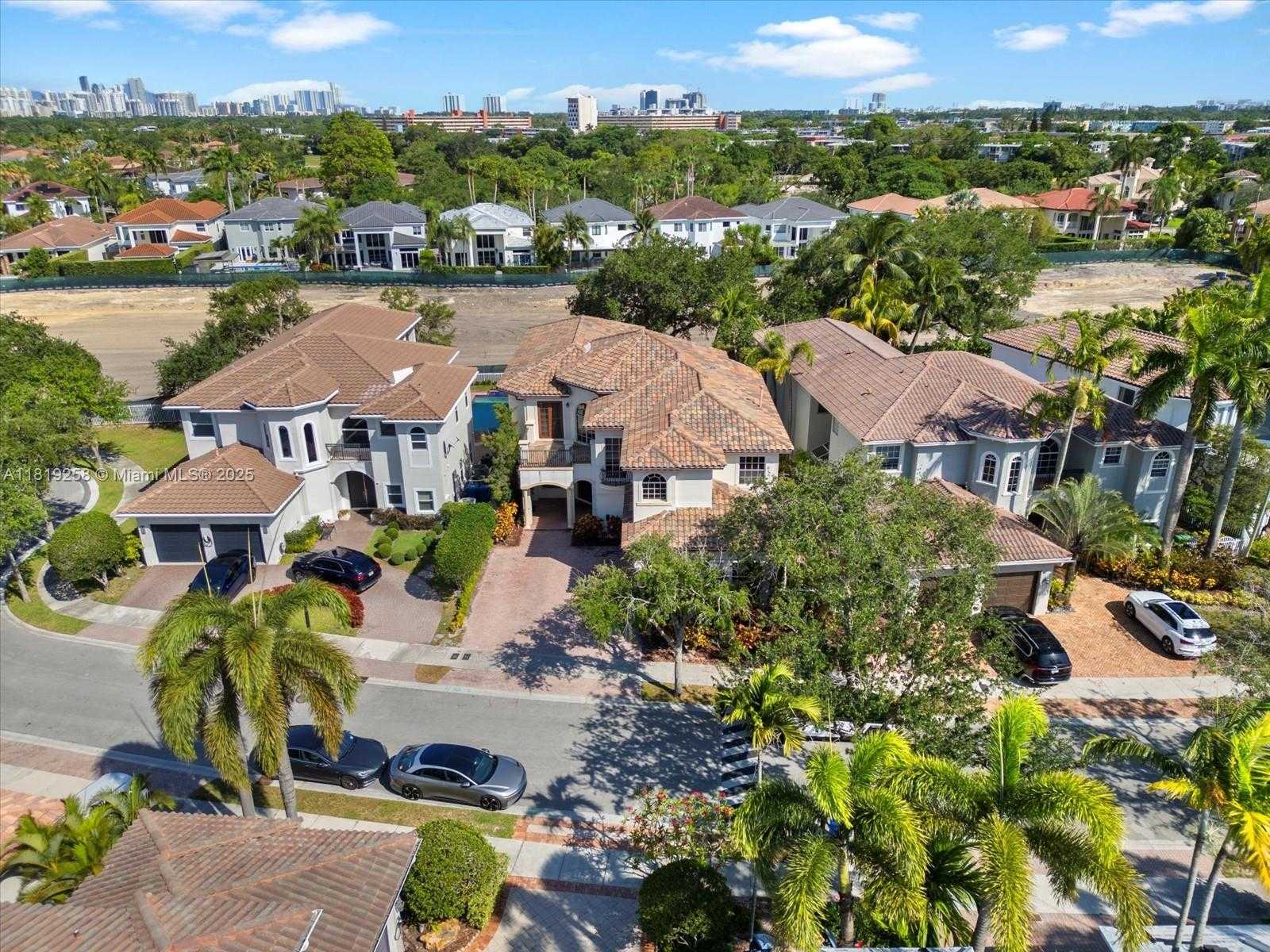 Small Image of 19501 NORTH EAST 14 CT, North Miami Beach Number 12
