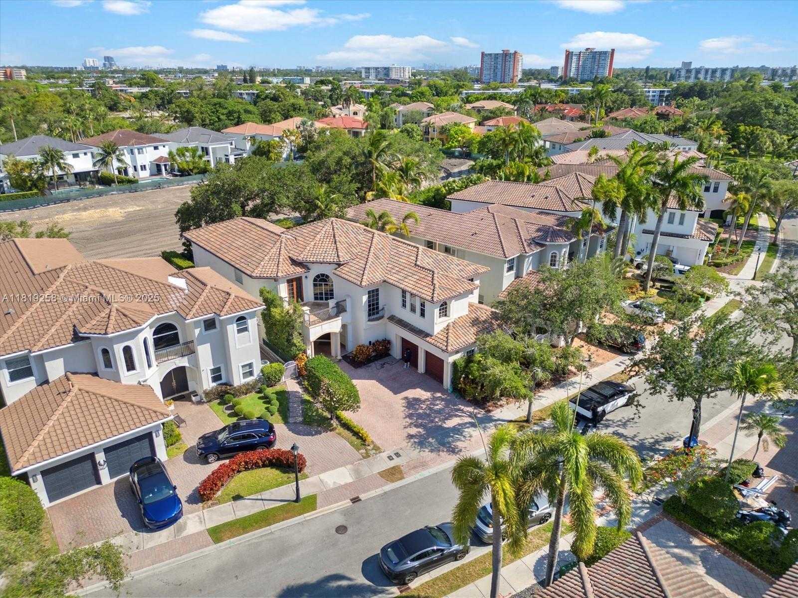 Small Image of 19501 NORTH EAST 14 CT, North Miami Beach Number 13