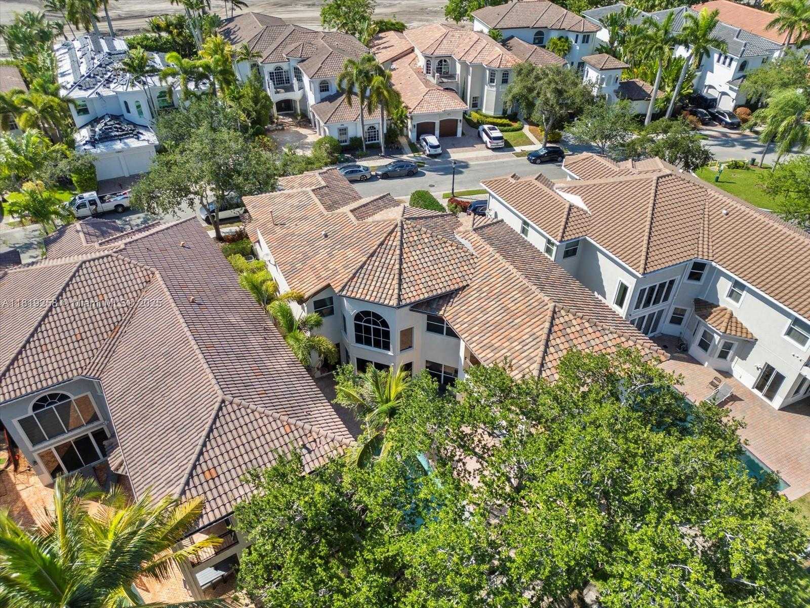 Small Image of 19501 NORTH EAST 14 CT, North Miami Beach Number 15