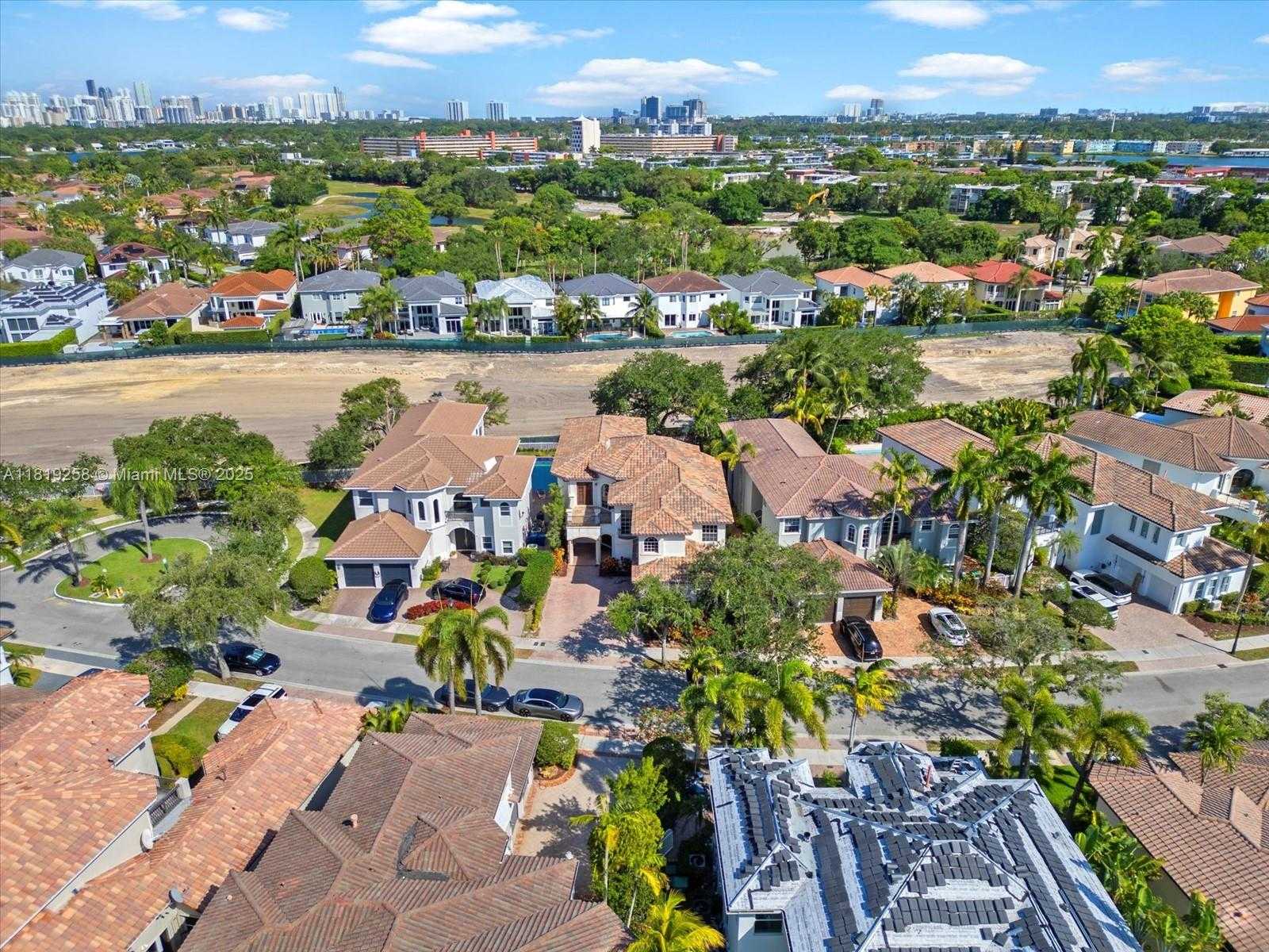 Small Image of 19501 NORTH EAST 14 CT, North Miami Beach Number 16