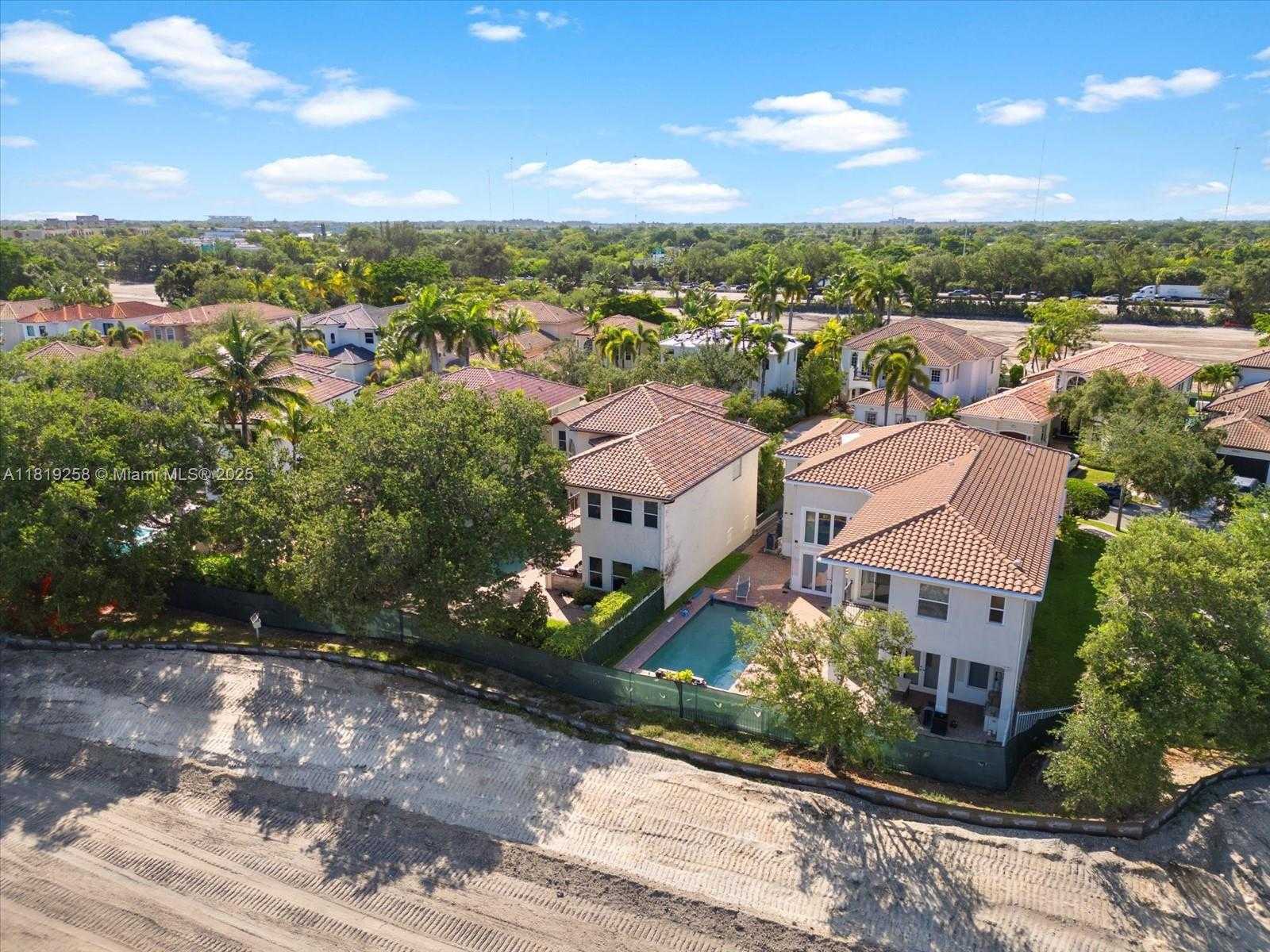 Small Image of 19501 NORTH EAST 14 CT, North Miami Beach Number 17