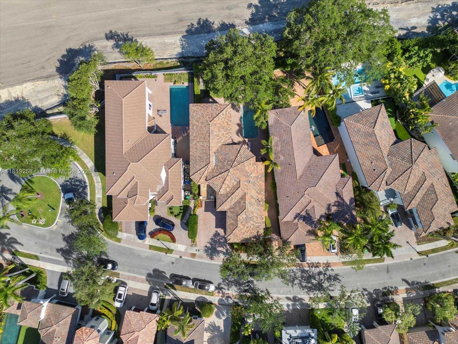 Small Image of 19501 NORTH EAST 14 CT, North Miami Beach Number 22
