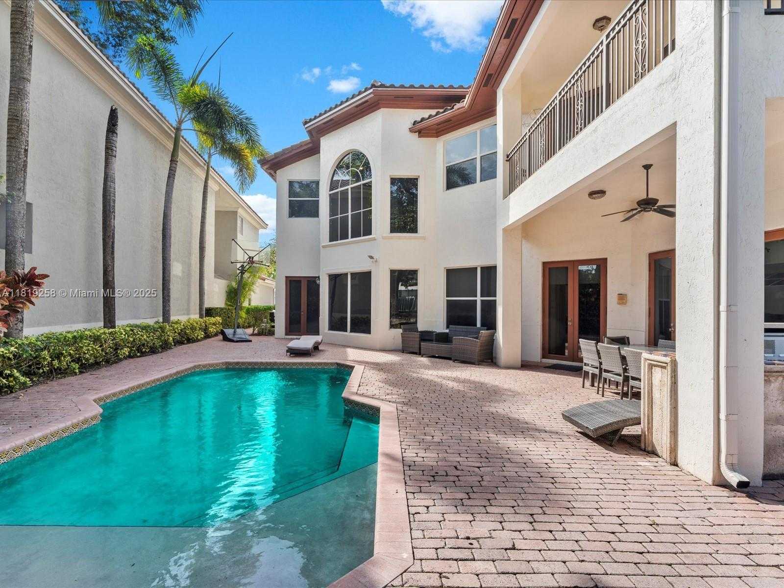 Small Image of 19501 NORTH EAST 14 CT, North Miami Beach Number 35