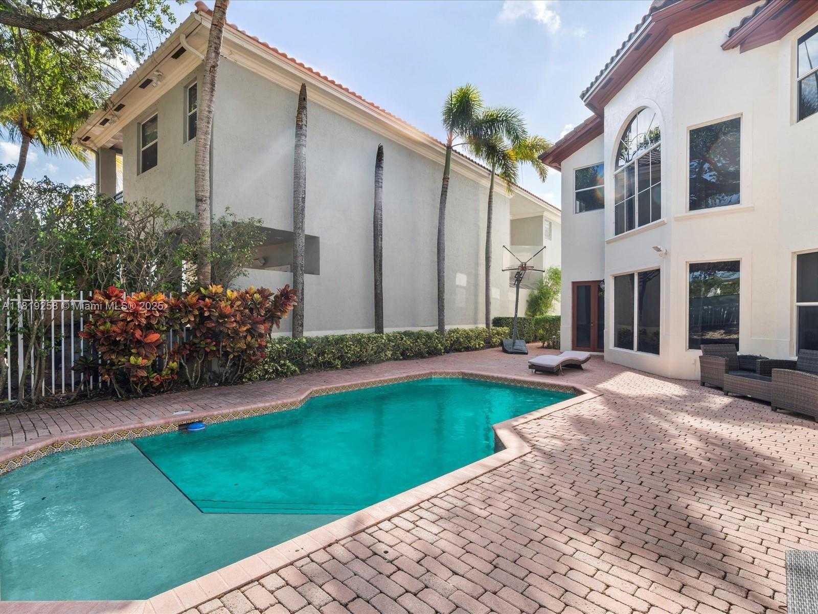 Small Image of 19501 NORTH EAST 14 CT, North Miami Beach Number 36