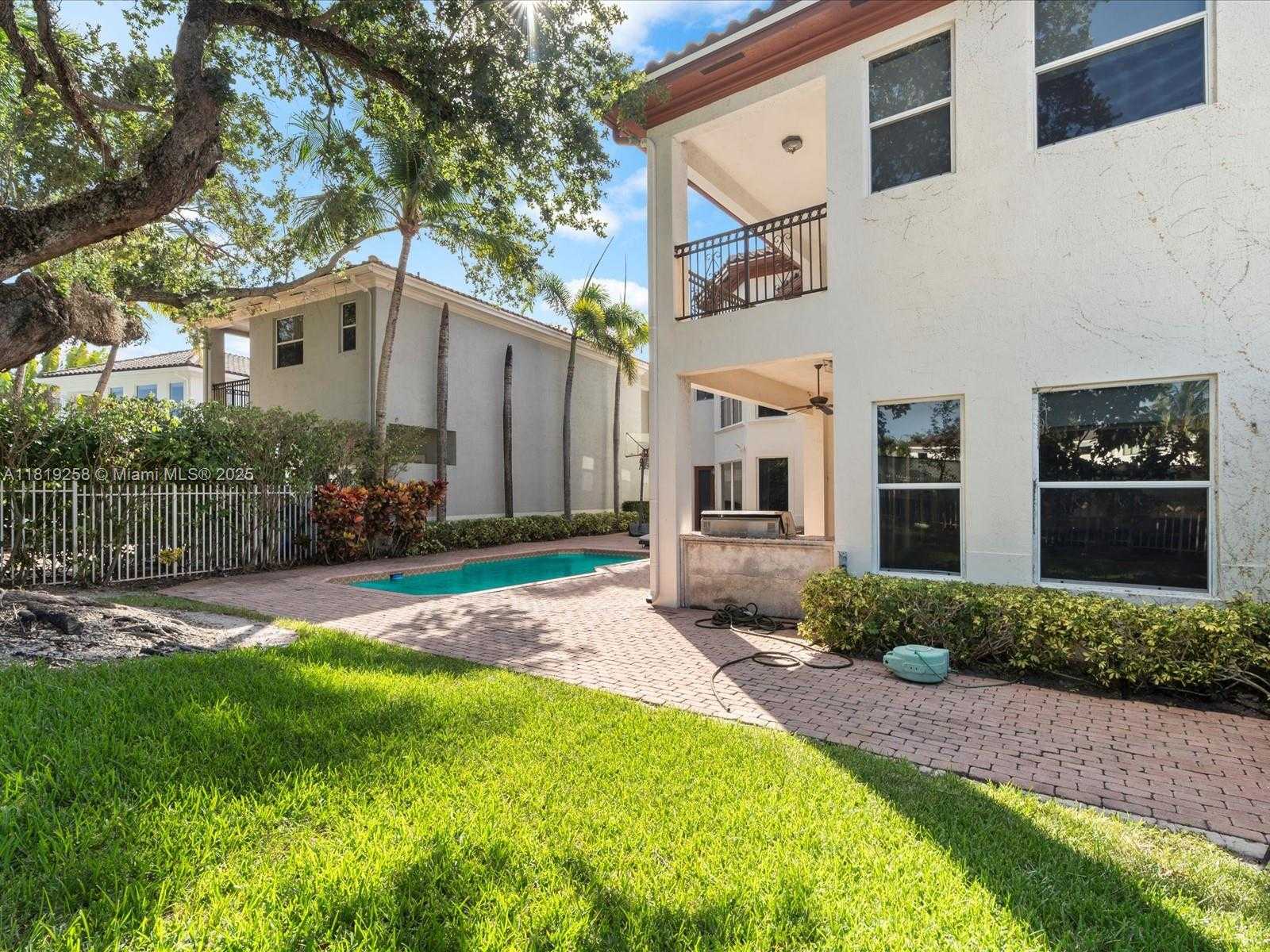 Small Image of 19501 NORTH EAST 14 CT, North Miami Beach Number 37