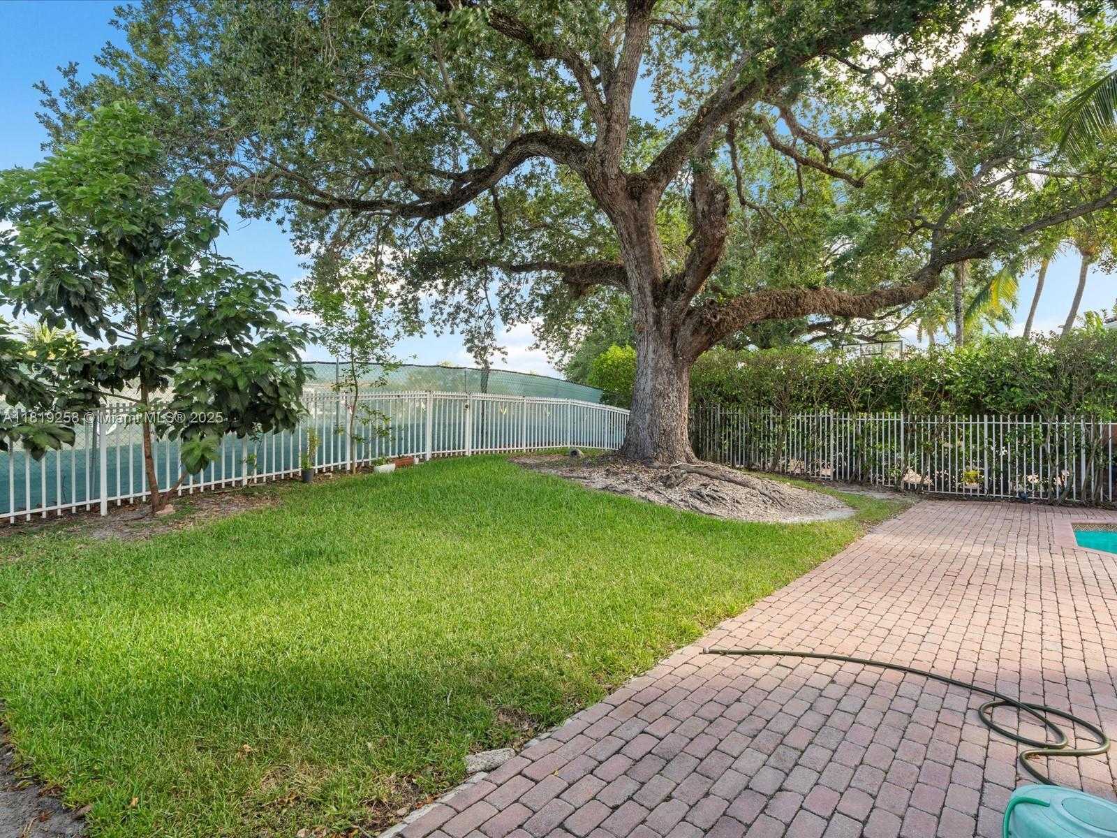 Small Image of 19501 NORTH EAST 14 CT, North Miami Beach Number 4