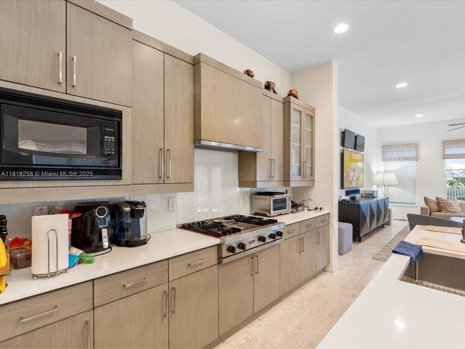 Small Image of 19501 NORTH EAST 14 CT, North Miami Beach Number 51