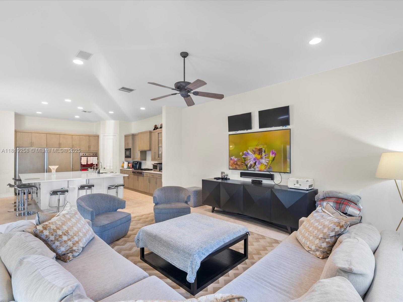 Small Image of 19501 NORTH EAST 14 CT, North Miami Beach Number 59