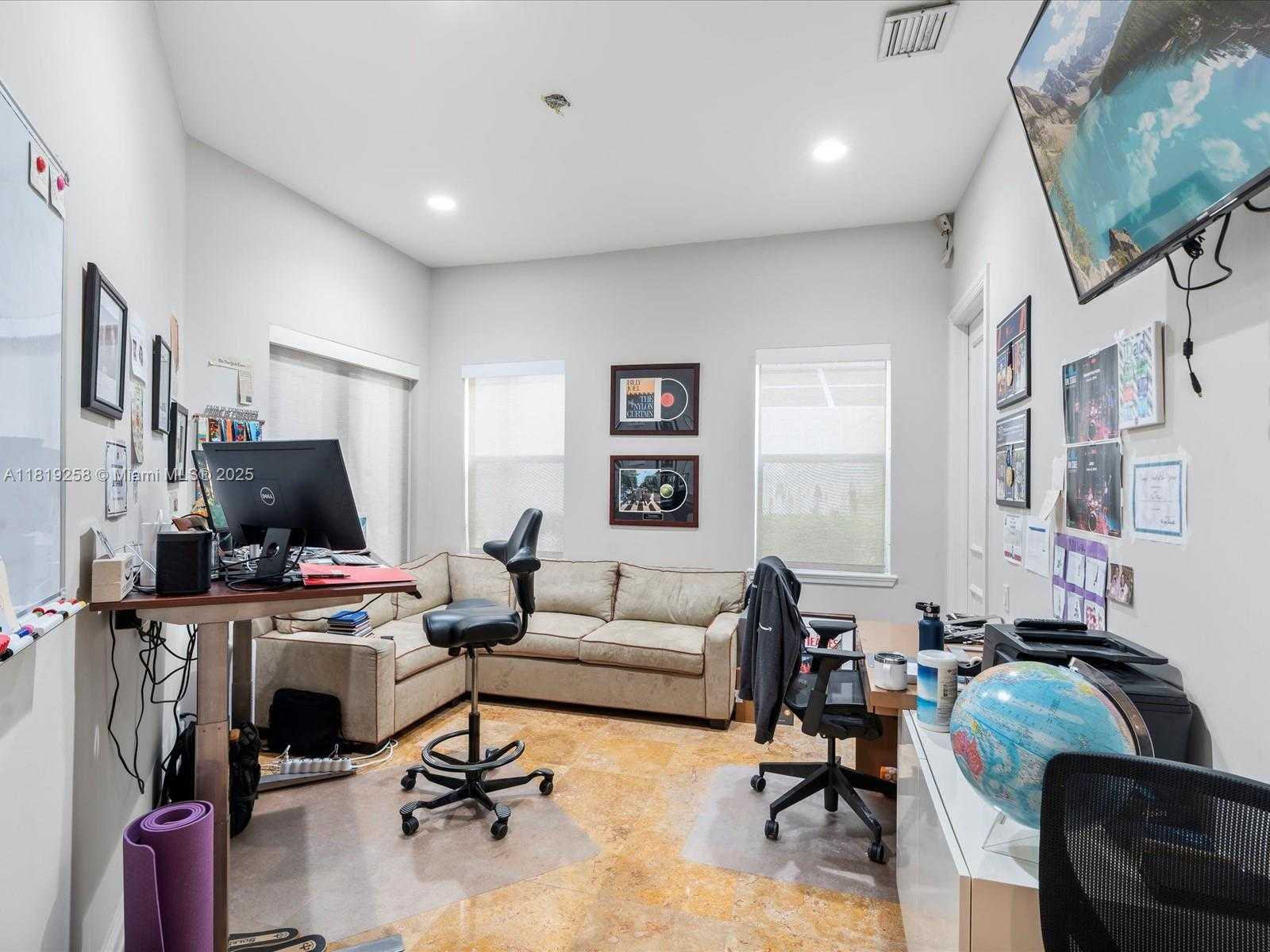 Small Image of 19501 NORTH EAST 14 CT, North Miami Beach Number 61