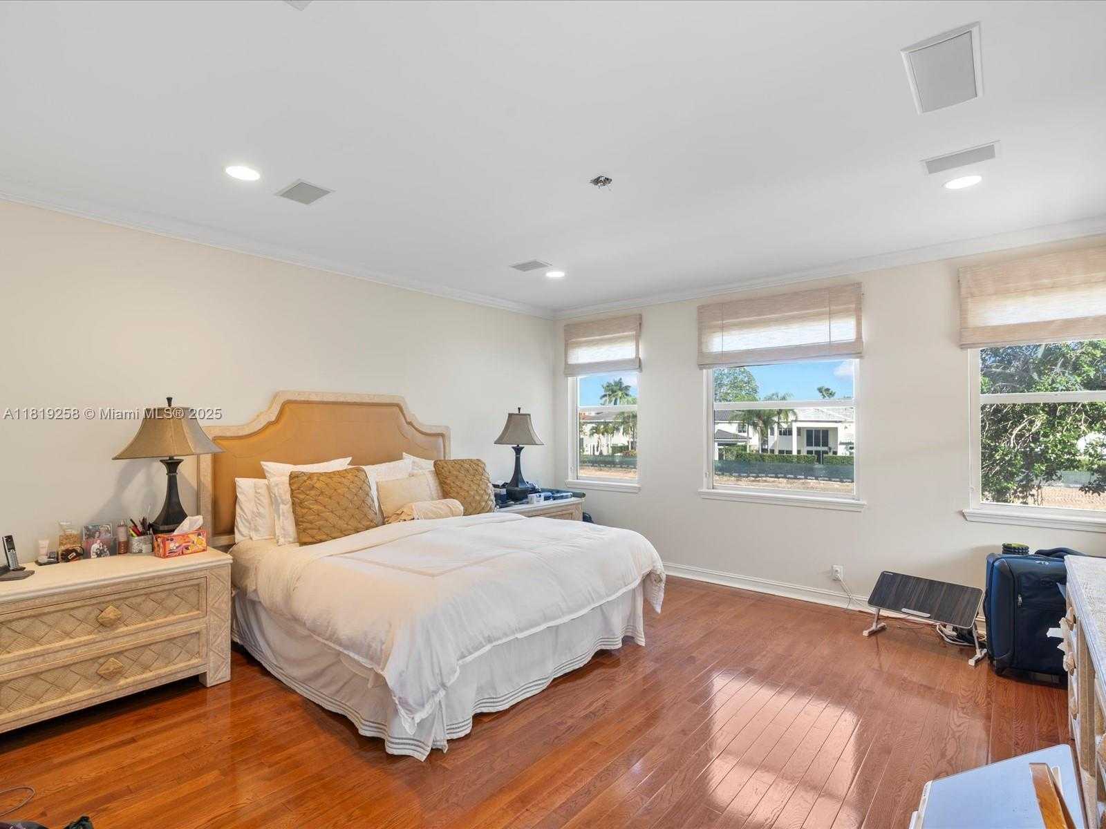 Small Image of 19501 NORTH EAST 14 CT, North Miami Beach Number 65