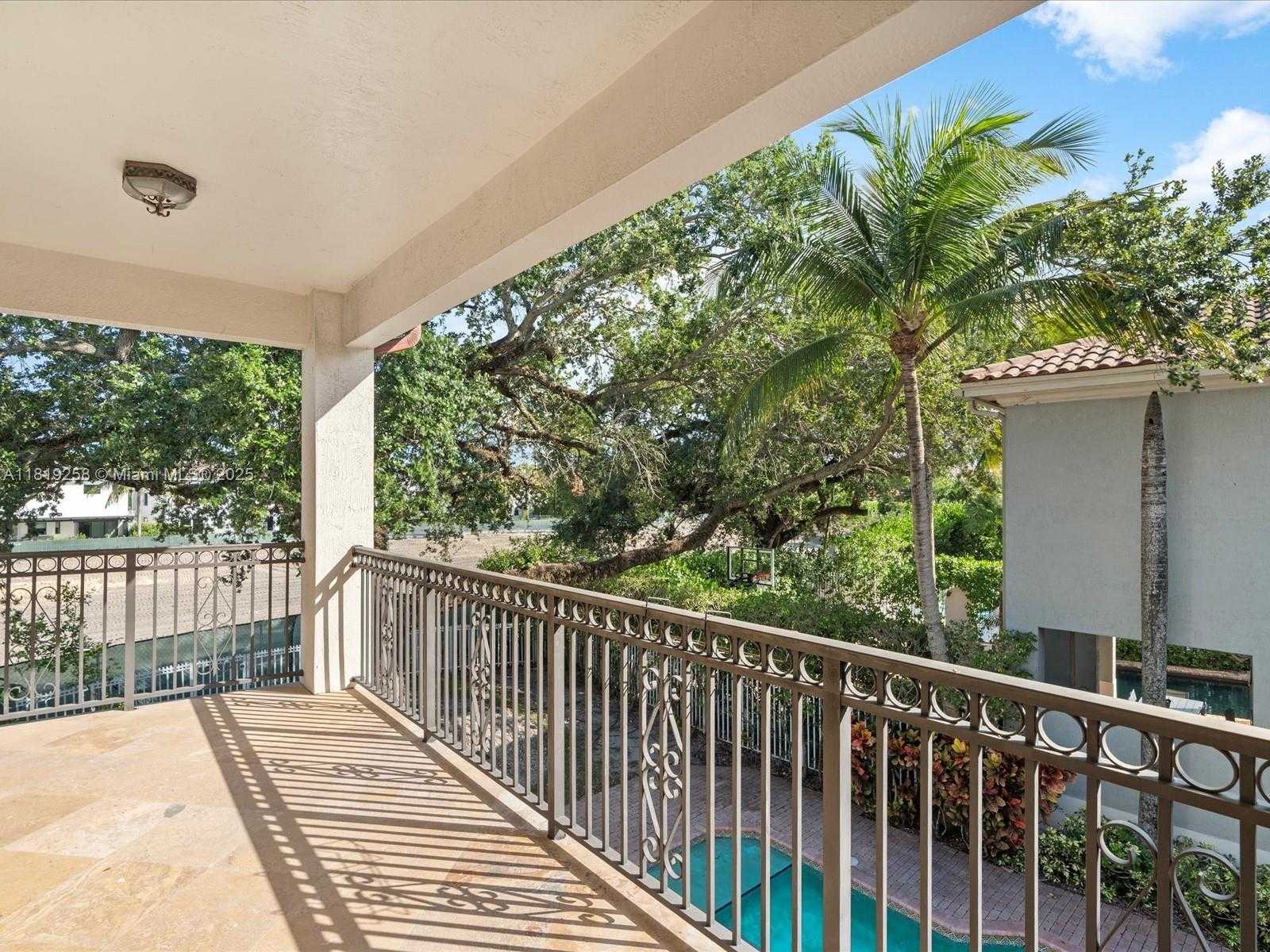 Small Image of 19501 NORTH EAST 14 CT, North Miami Beach Number 67