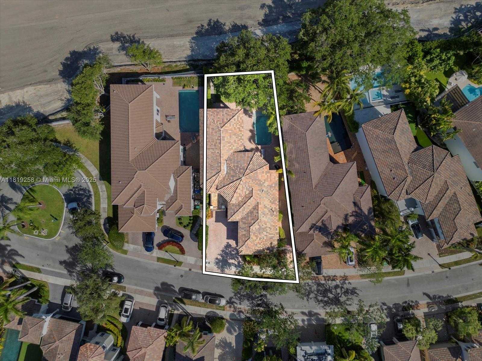 Small Image of 19501 NORTH EAST 14 CT, North Miami Beach Number 7