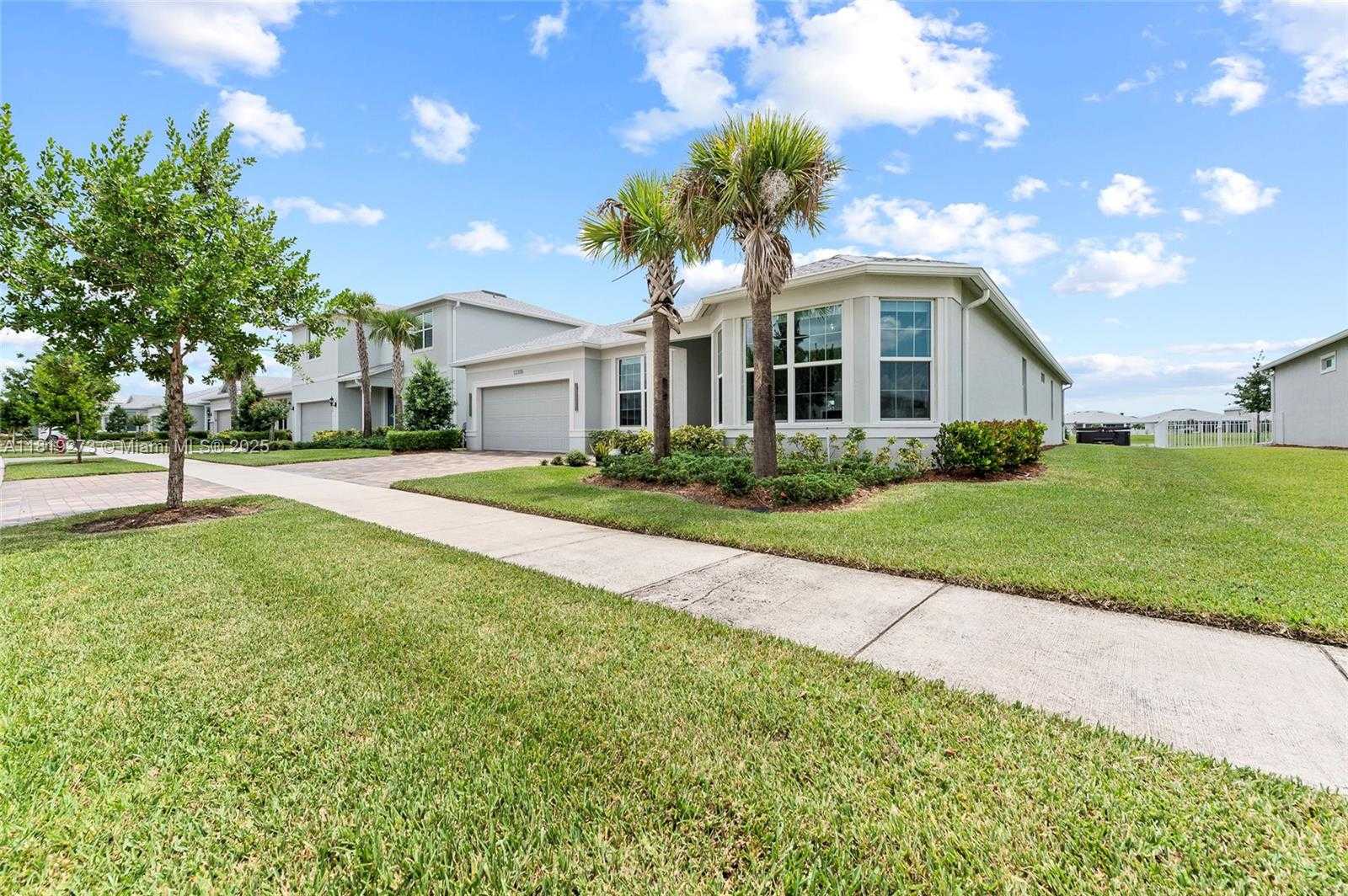 Small Image of 12355 SOUTH WEST MYRTLE OAK DR, Port St. Lucie Number 10